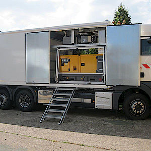 Système de véhicule camion pour un assainissement de canalisation